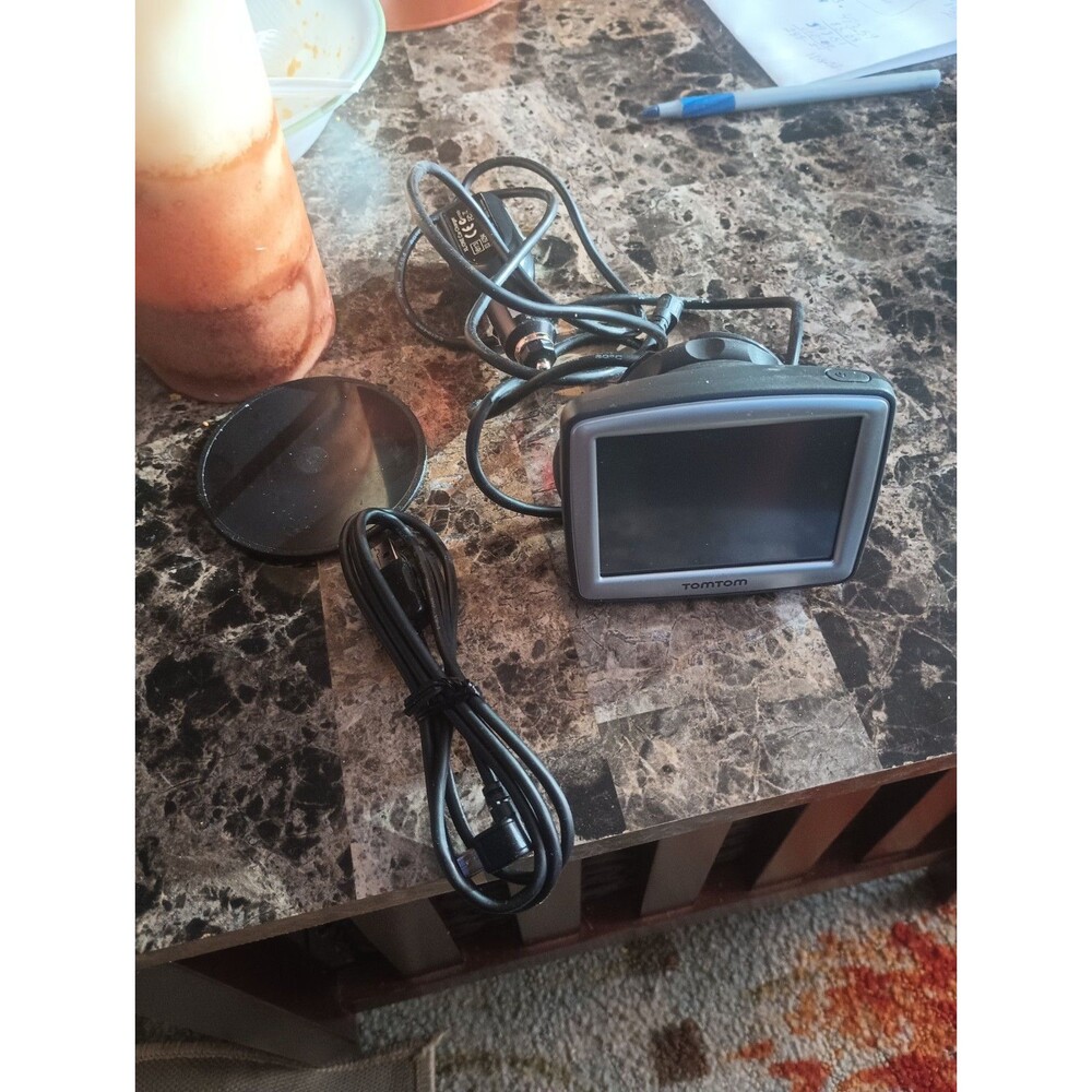 TomTom GPS Navigation Unit  Windshield Mount & USB Cable Tested Working Bundle